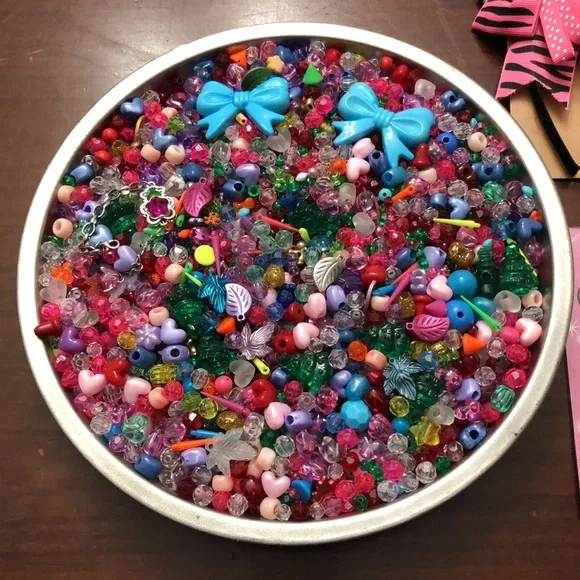 Kids bead soup 2 lbs plus extras huge bundle lot - Picture 4 of 13